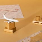 Transport aerian de mărfuri periculoase - ilustratie cu elemente din procesul logistic