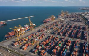 Transportul maritim internațional și din România (containere, nave, port maritim)